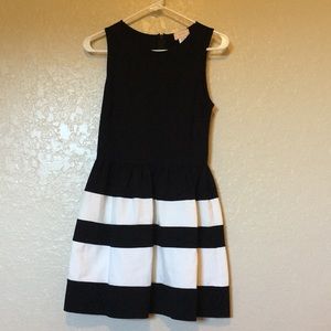 Love...Ady Black & White Sleeveless Dress
